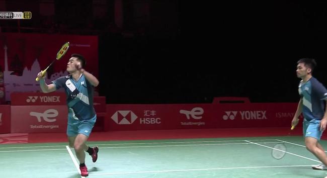 她在发球局 她在发球局